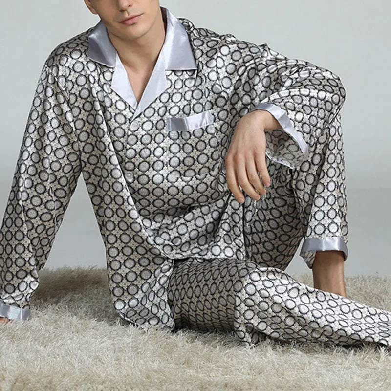Pijama largo de satén estampado para hombre