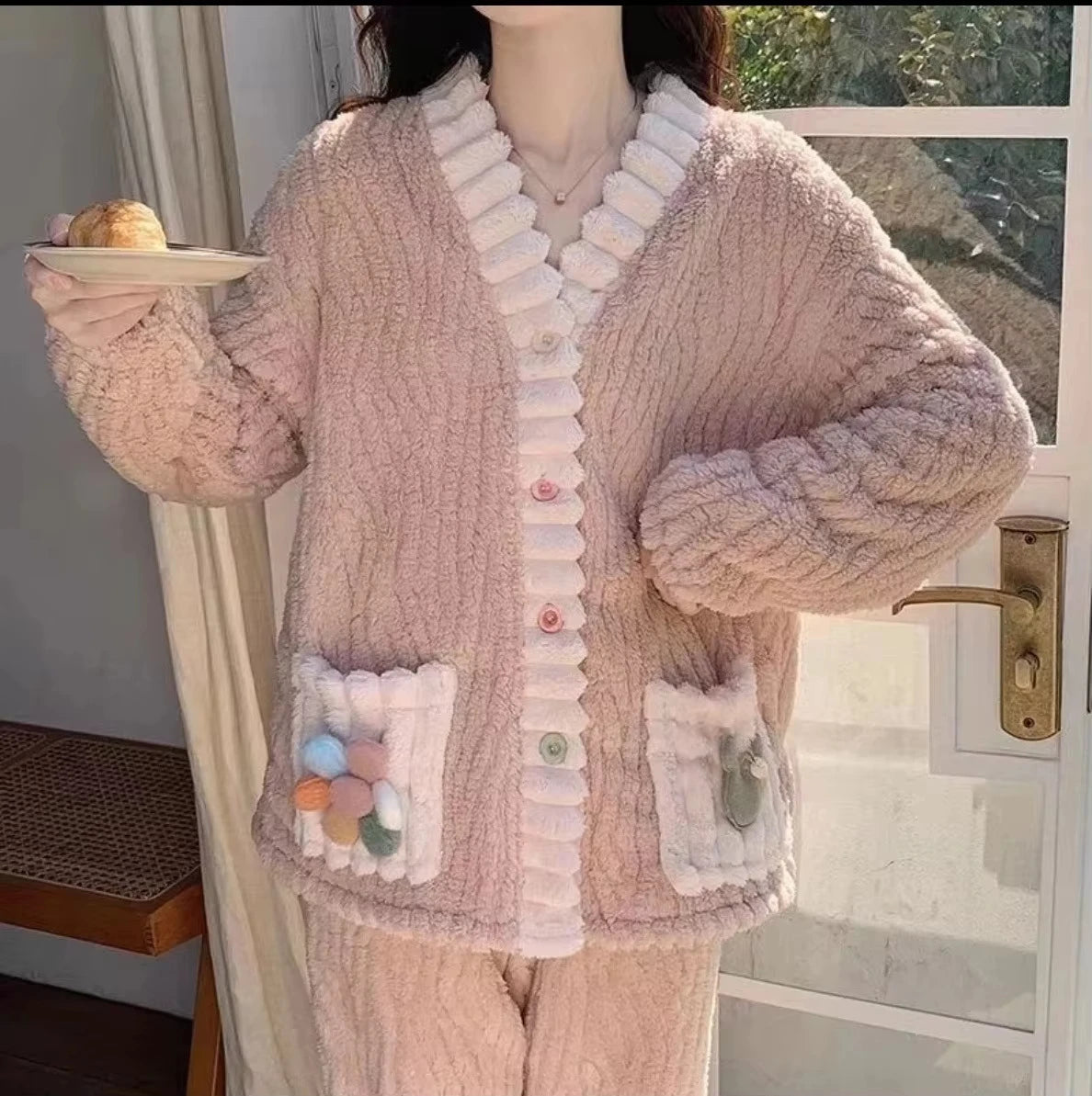 Pijama de franela floral para mujer con escote en V