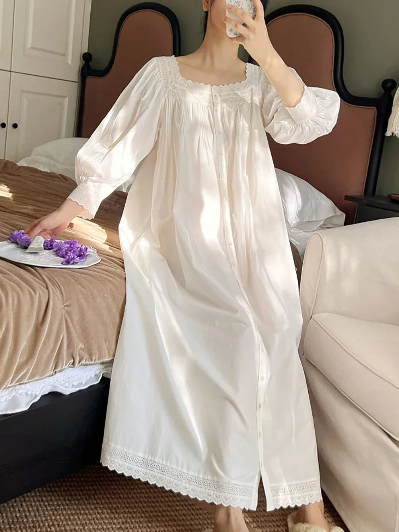 Camisón largo de cuello cuadrado con volados