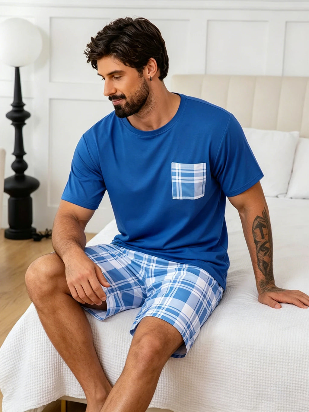 Pijama de remera y short a cuadros para hombre