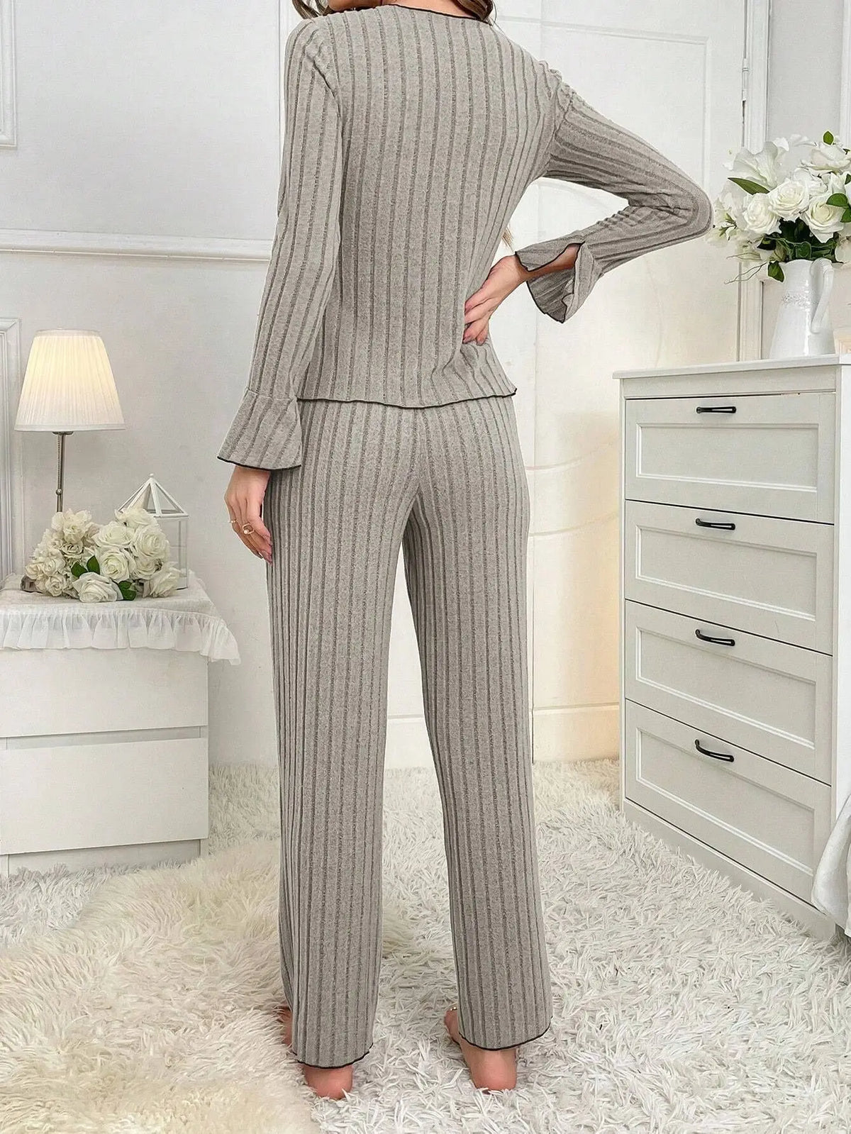 Pijama liso para mujer con detalle de moño y manga larga