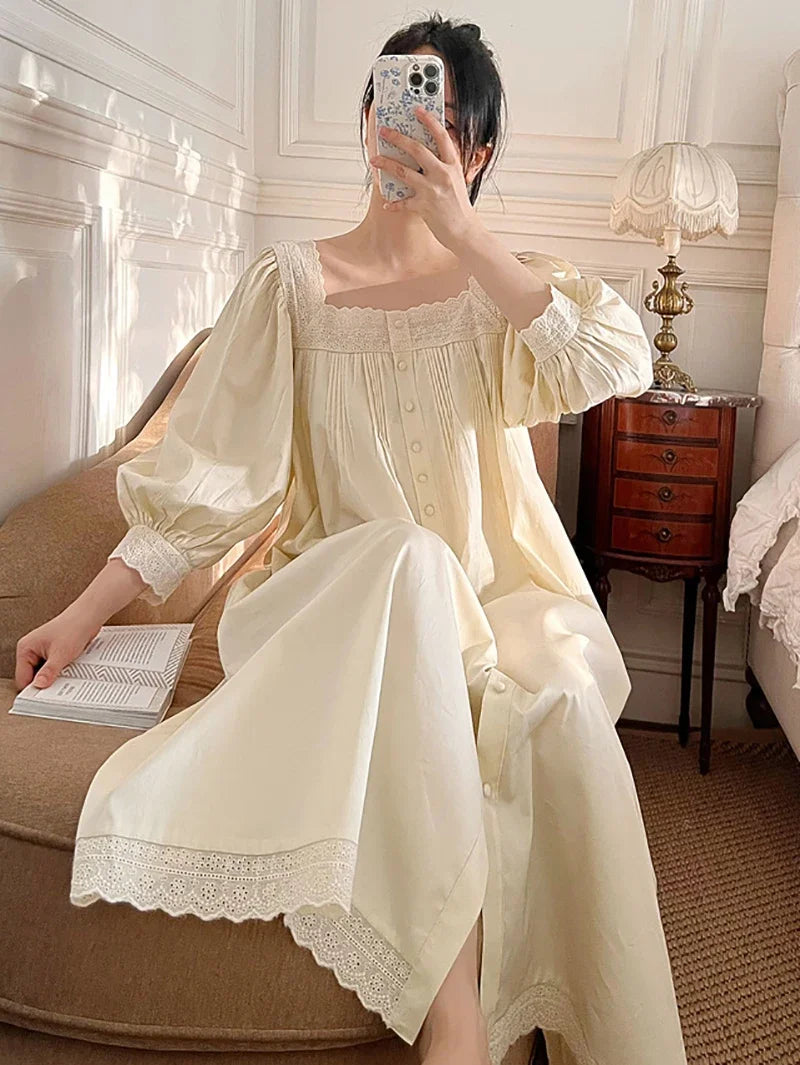 Camisón largo de cuello cuadrado con volados