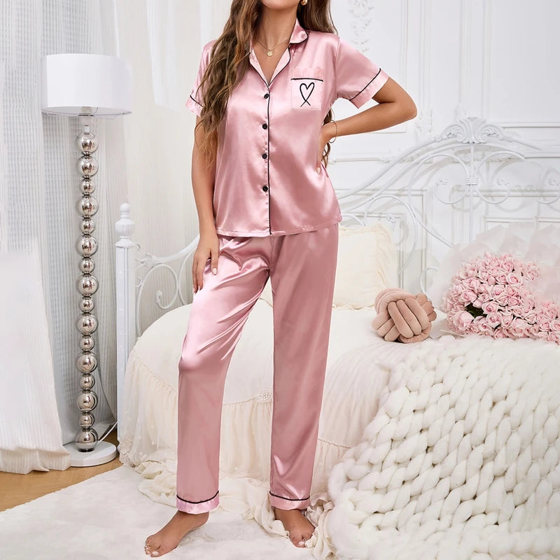 Pijama camisero de manga corta y pantalón satinado