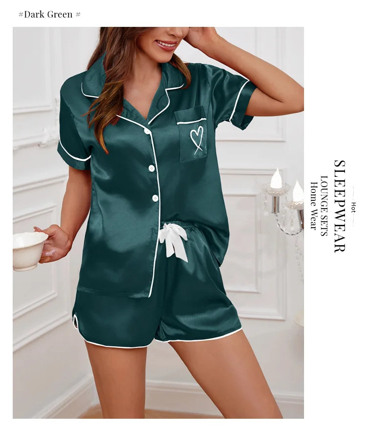 Pijama camisero corto con bolsillo y corazón bordado