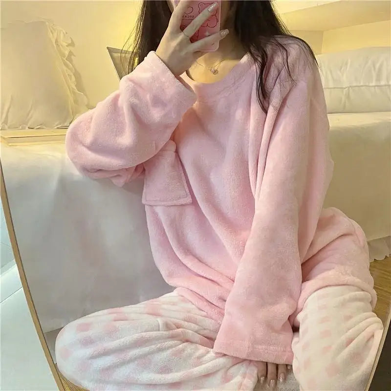 Pijama de polar para mujer con cuello redondo y variantes estampadas