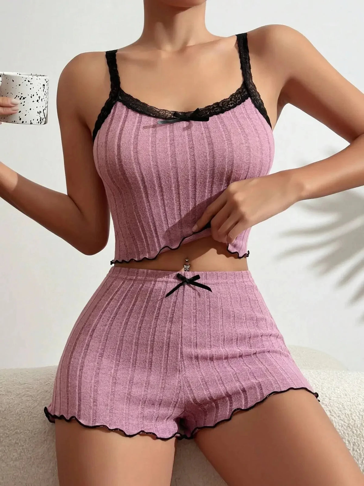 Pijama acanalado de musculosa corta con encaje y moño