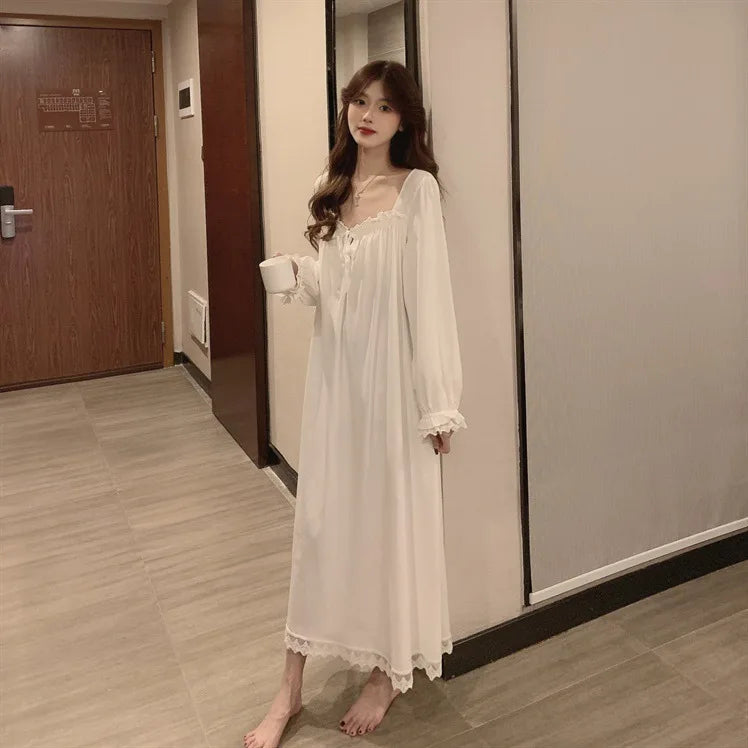 Camisón blanco estilo princesa con encaje