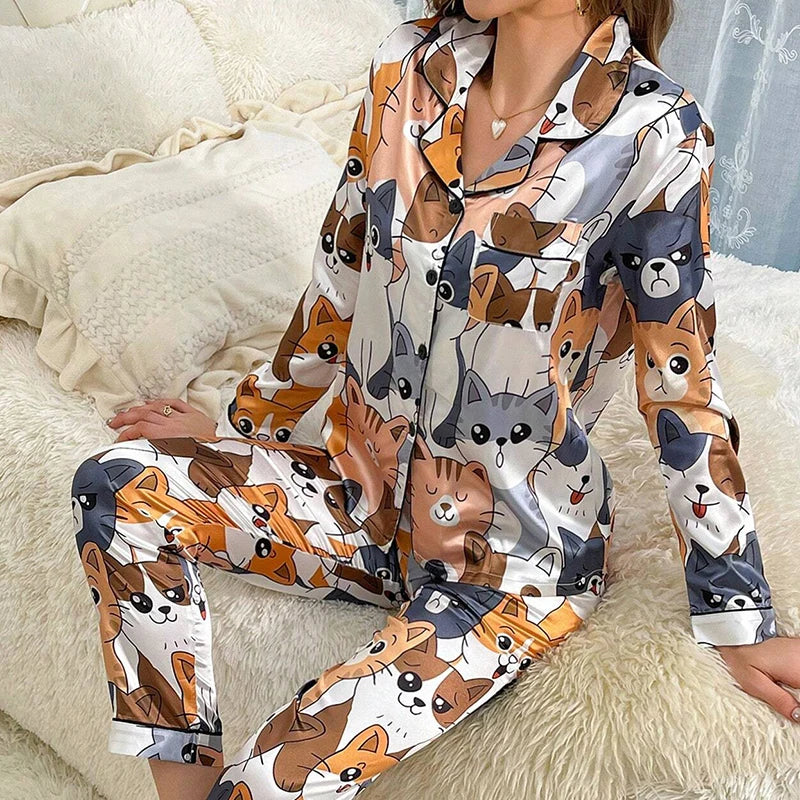 Pijama camisero de satén con estampado de gatos
