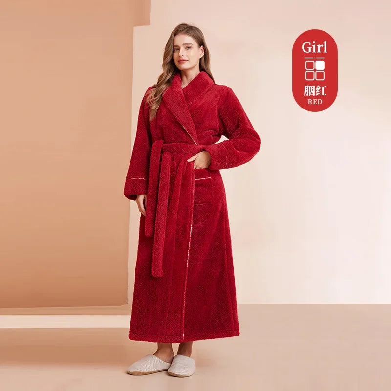 Bata larga de polar con cinturón y bolsillos