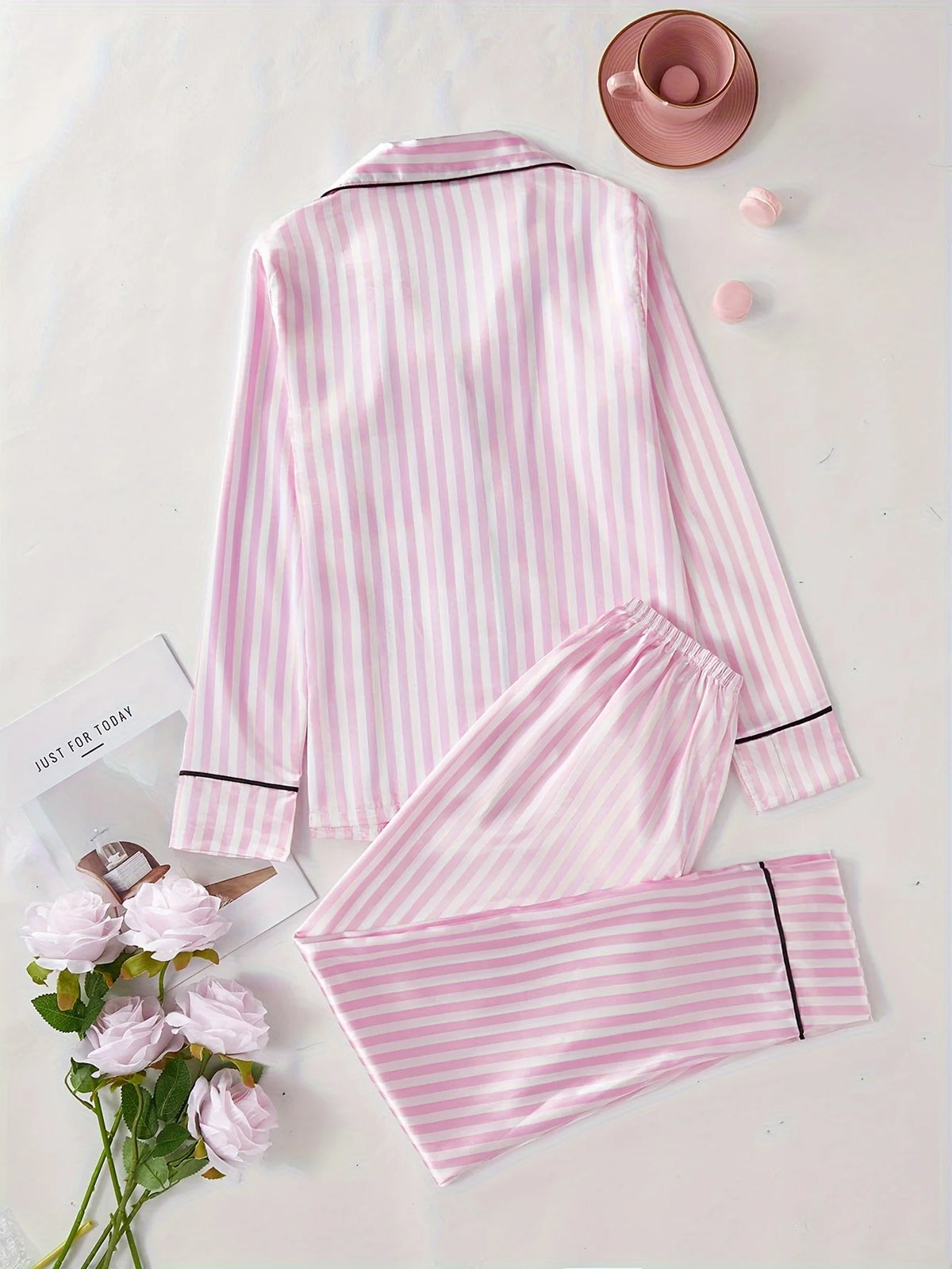 Pijama camisero rosa de satén con pantalón largo