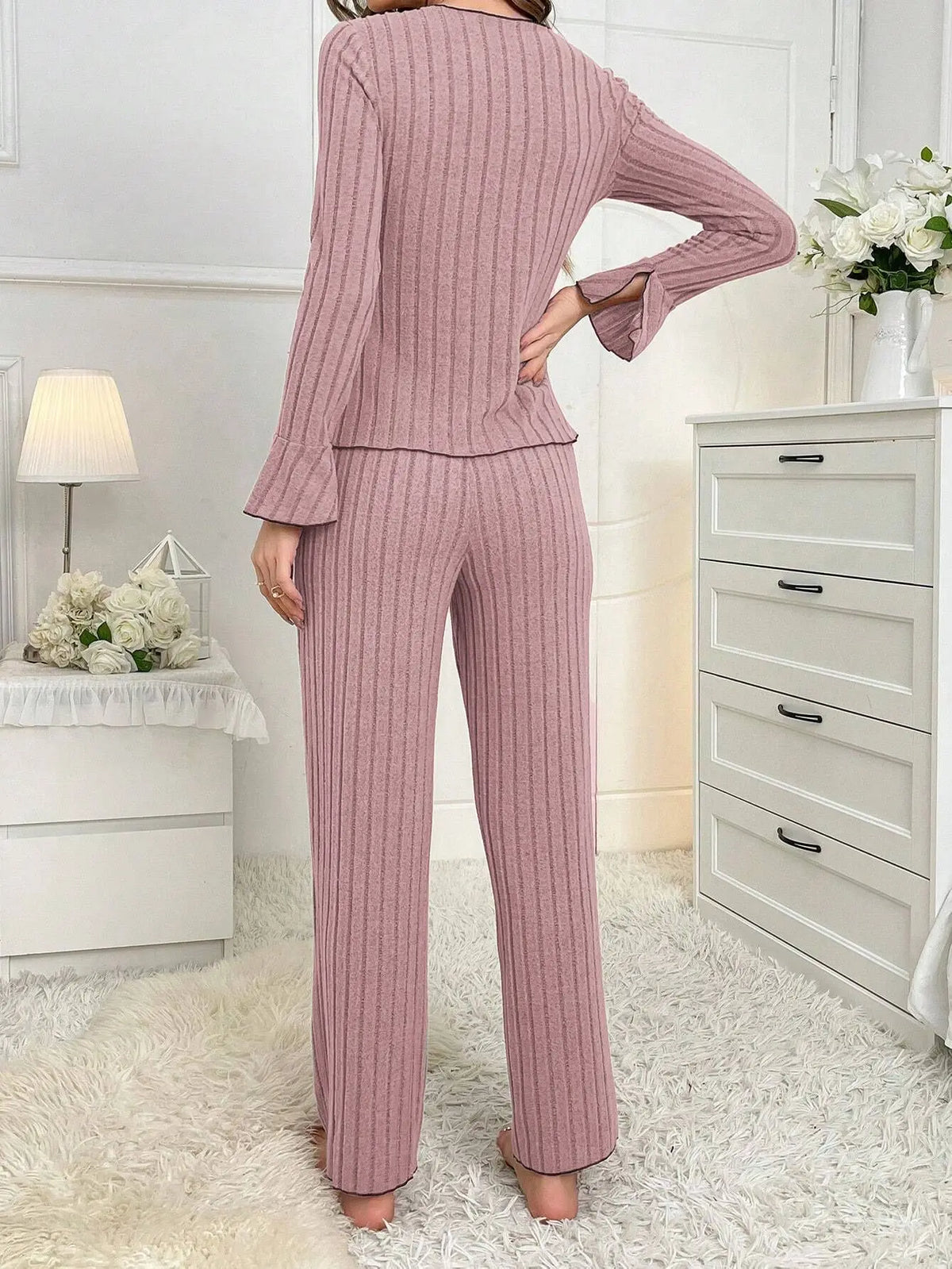 Pijama liso para mujer con detalle de moño y manga larga