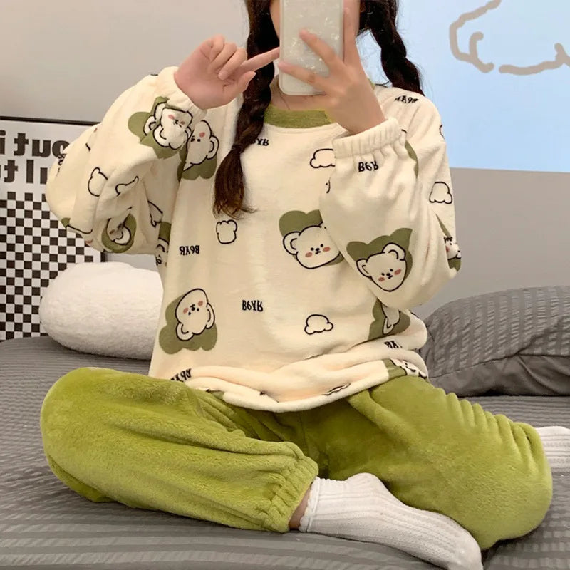 Pijama grueso para mujer con cuello redondo y dibujos