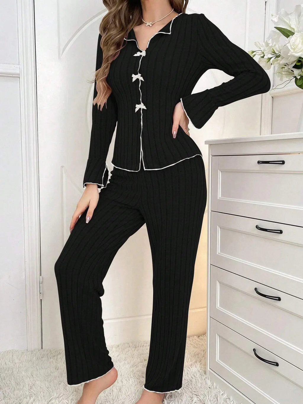 Pijama liso para mujer con detalle de moño y manga larga