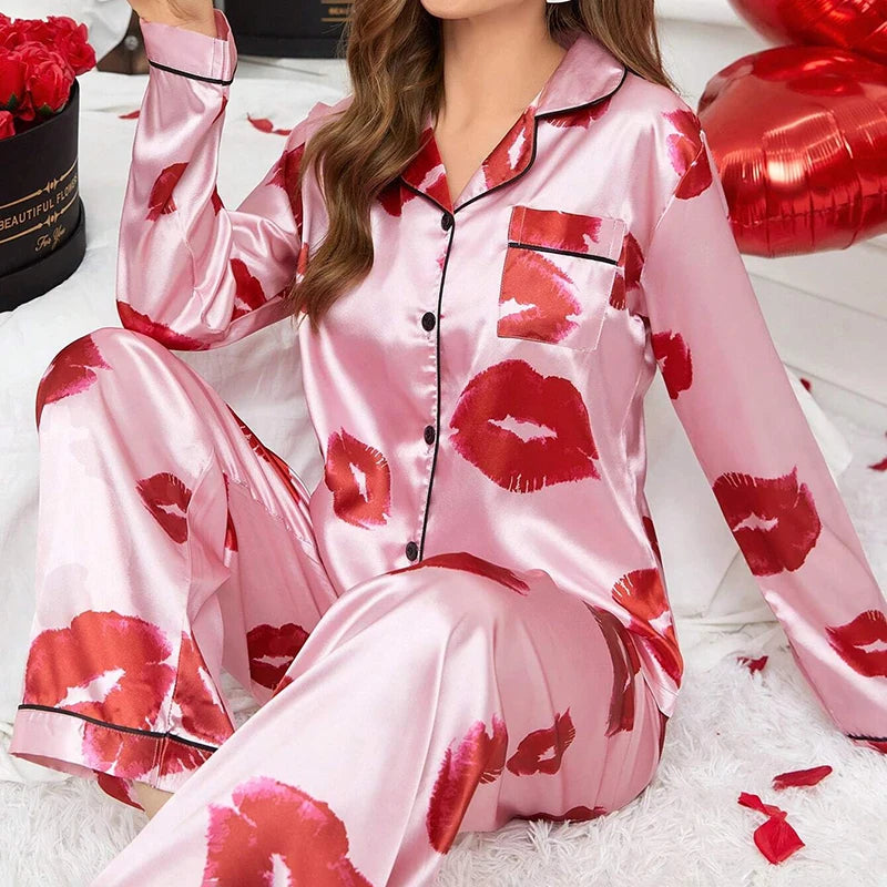 Pijama camisero de satén con estampado de gatos