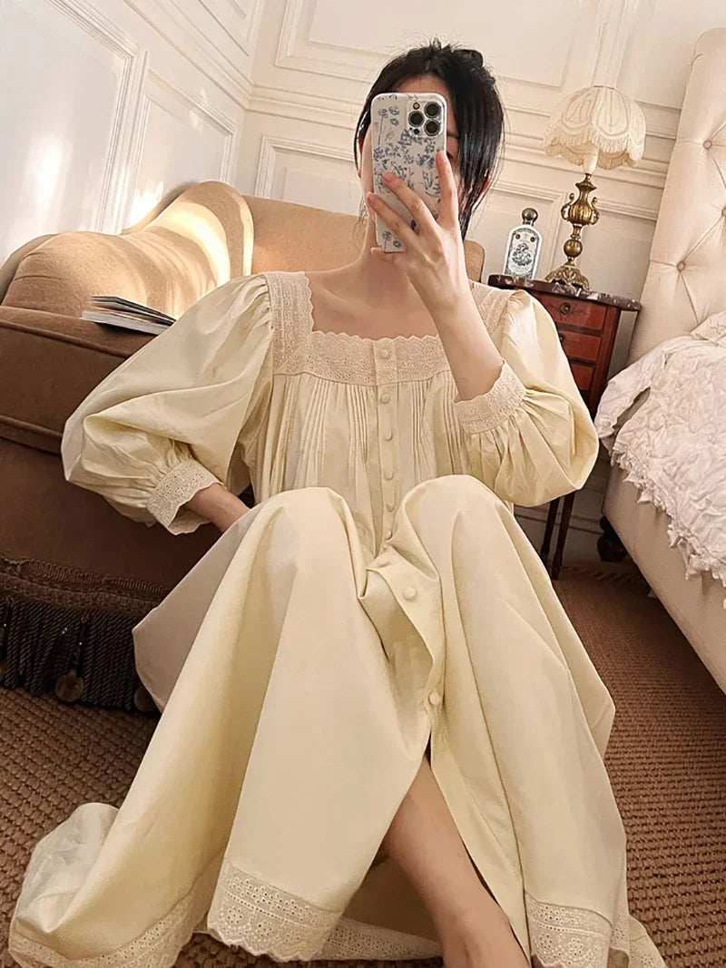 Camisón largo de cuello cuadrado con volados
