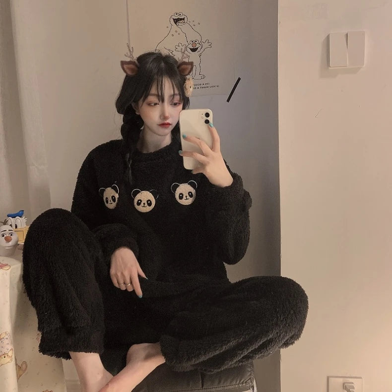 Pijama de polar para mujer con cuello redondo y variantes estampadas