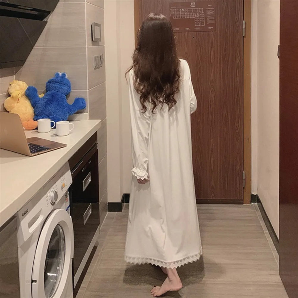 Camisón blanco estilo princesa con encaje