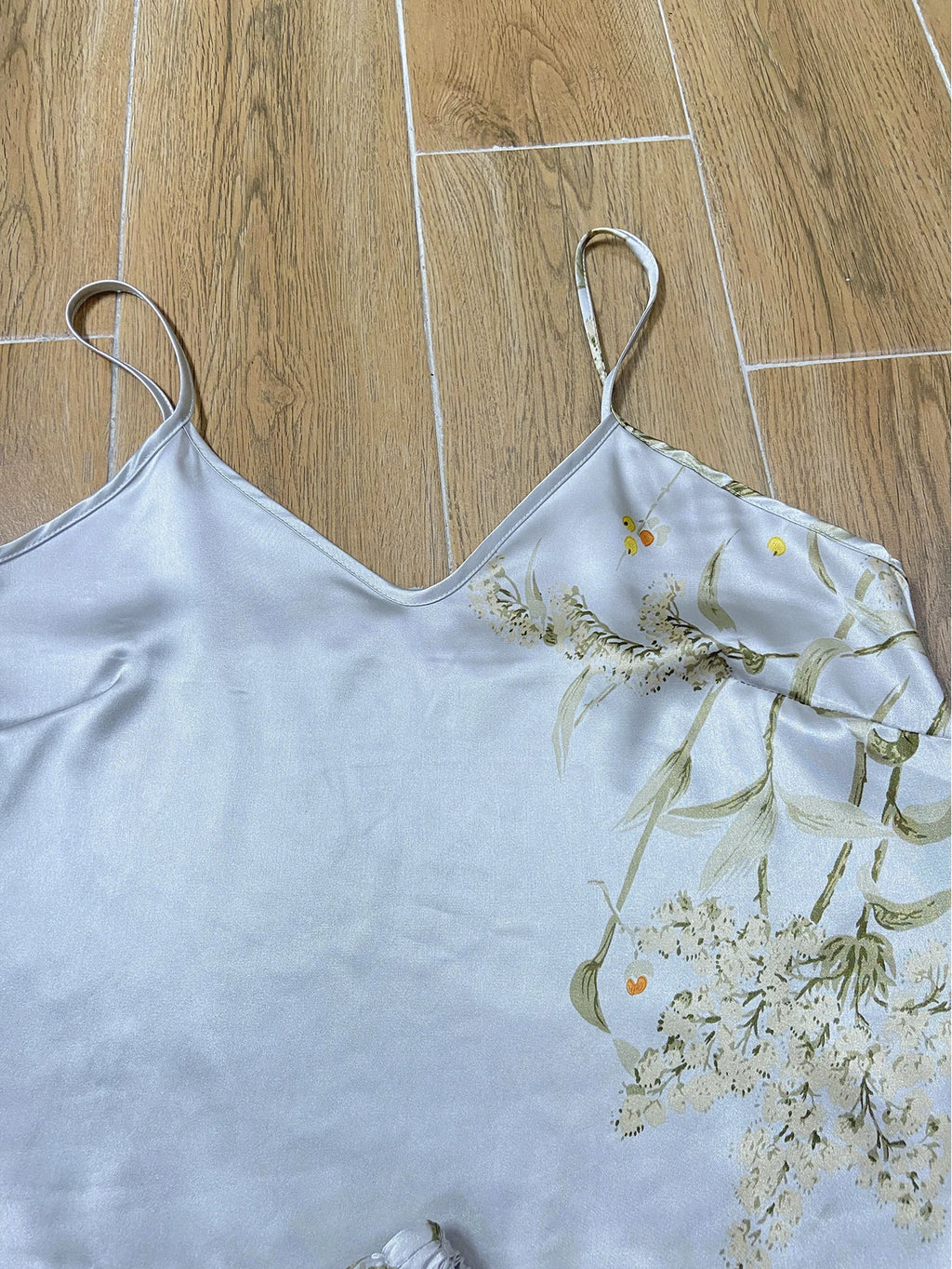 Pijama floral de breteles finos y short con volados