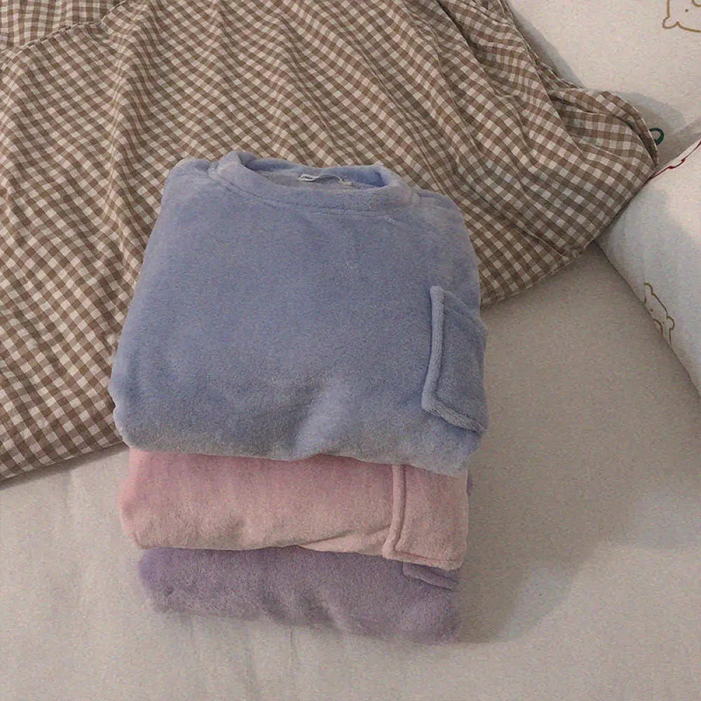 Pijama de polar para mujer con cuello redondo y variantes estampadas