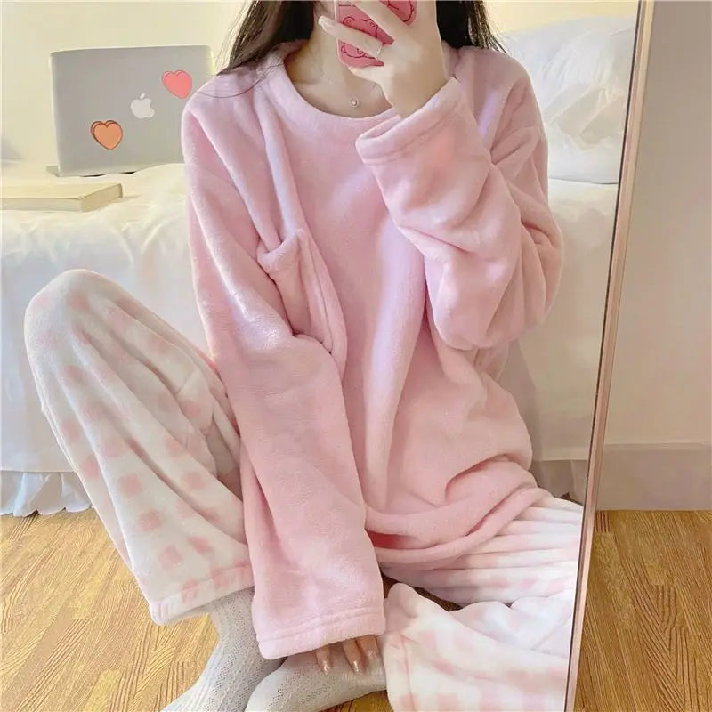 Pijama de polar para mujer con cuello redondo y variantes estampadas