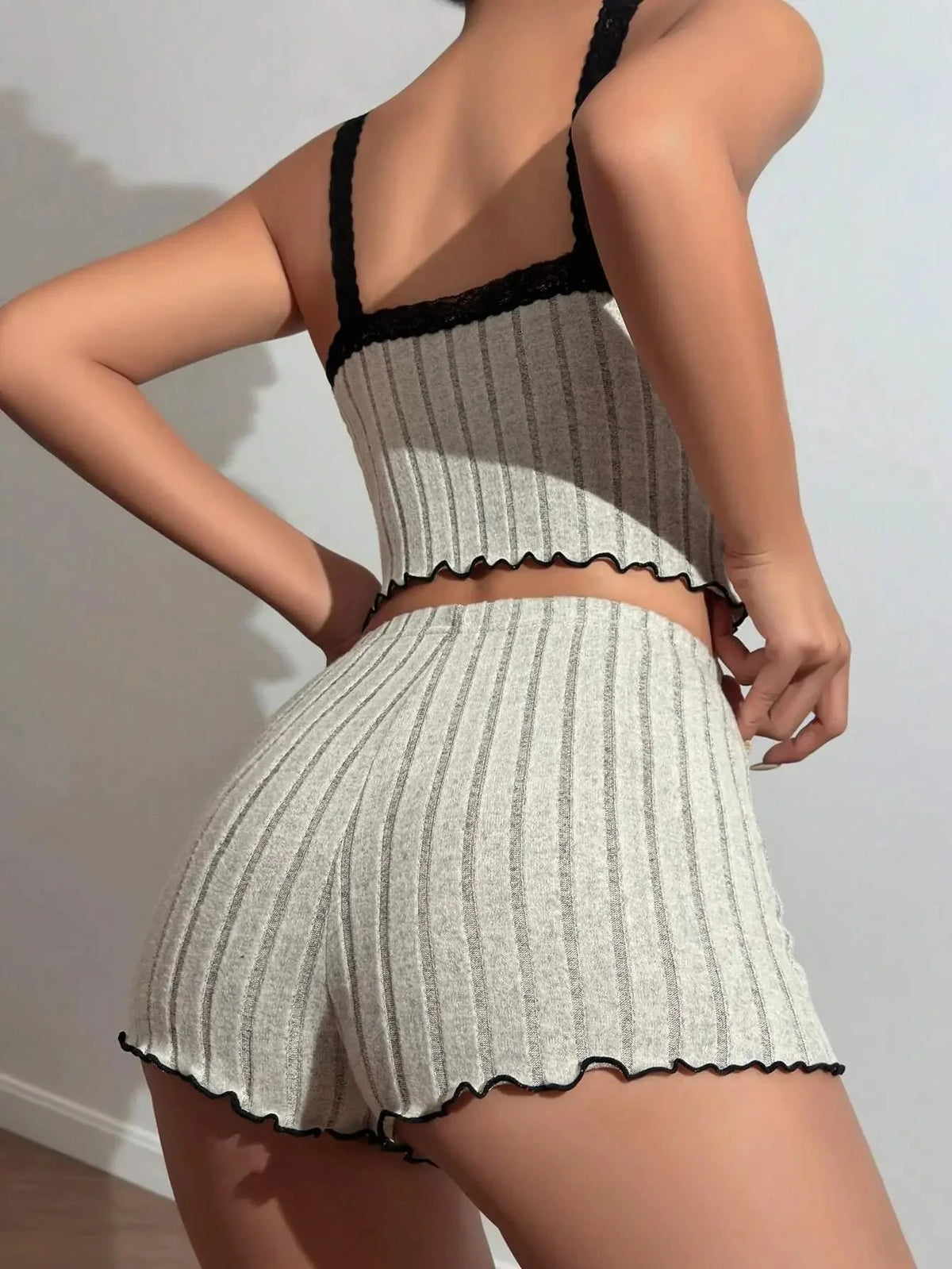 Pijama acanalado de musculosa corta con encaje y moño