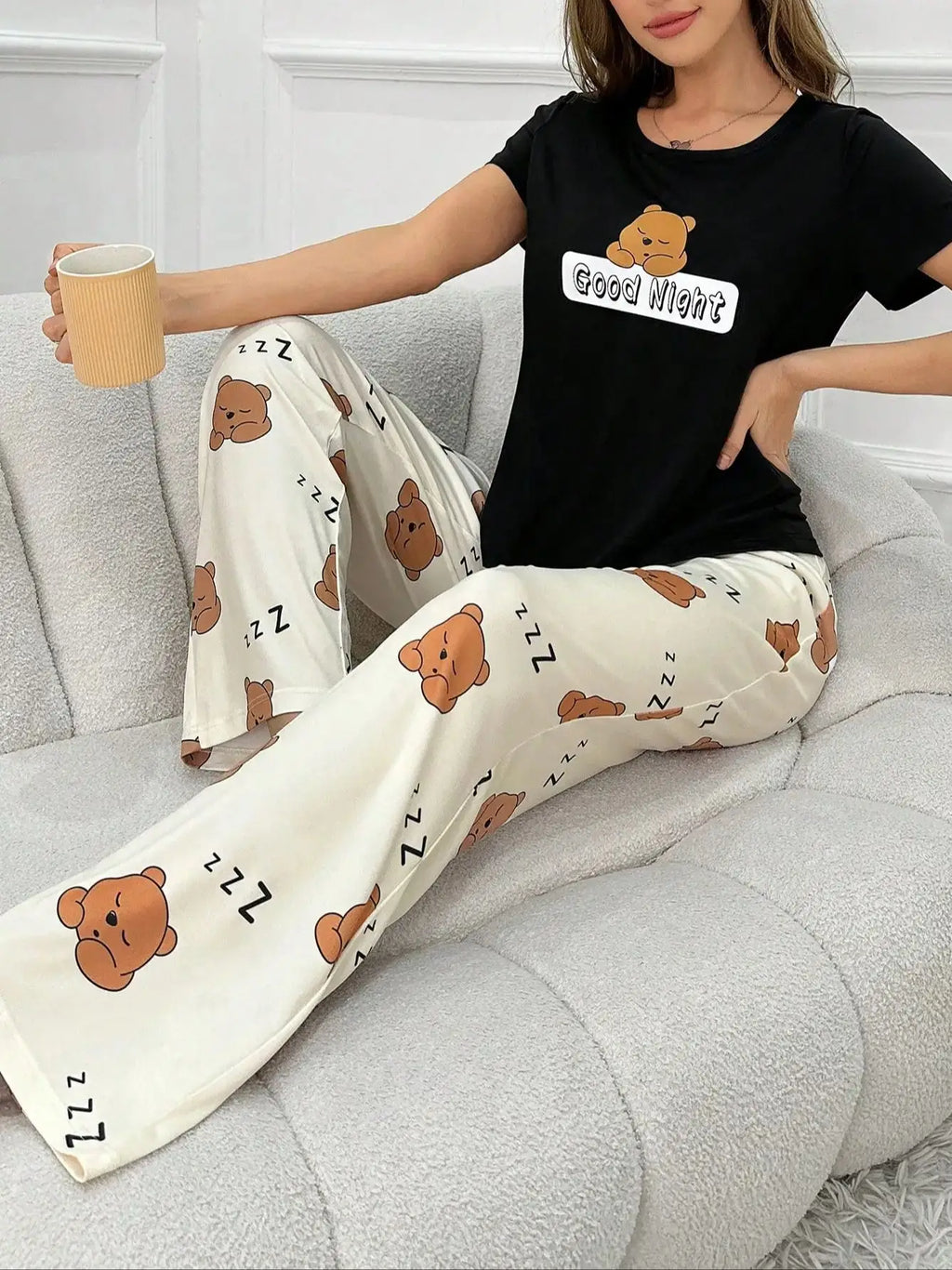 Pijama de remera manga corta y pantalón con dibujos