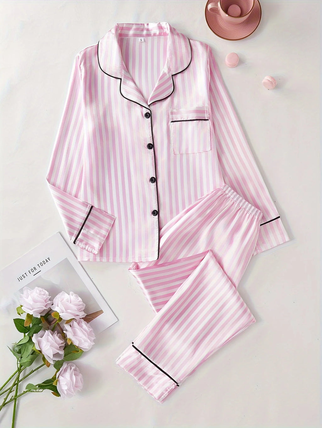 Pijama camisero rosa de satén con pantalón largo