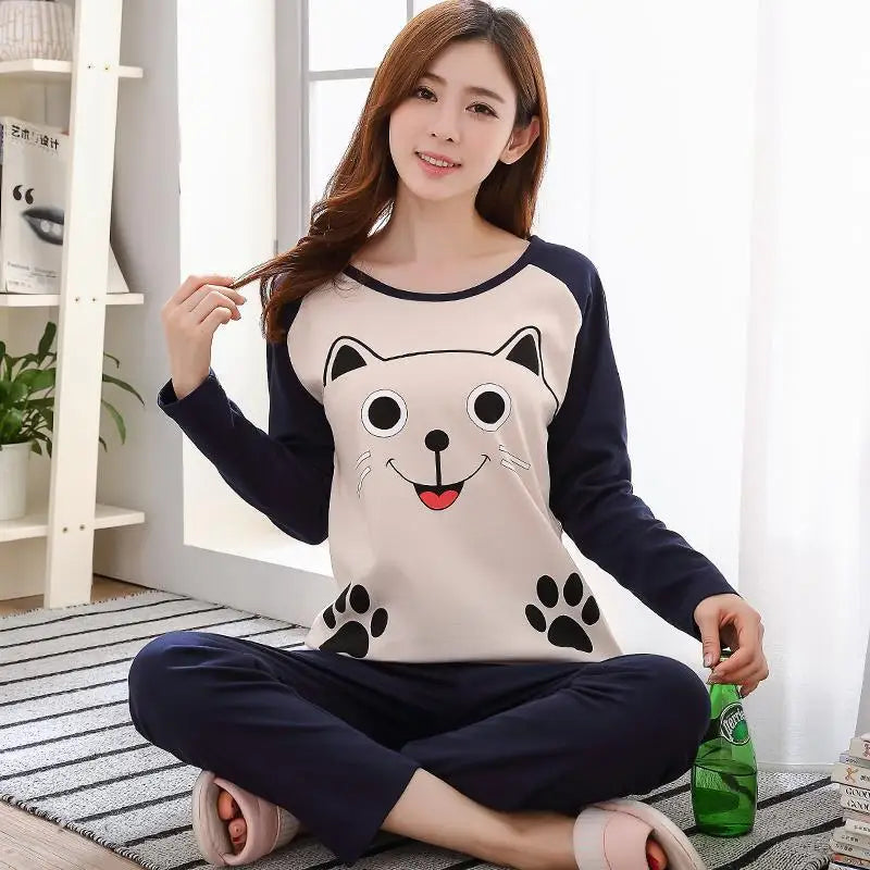 Pijama largo de punto con dibujos y cuello redondo