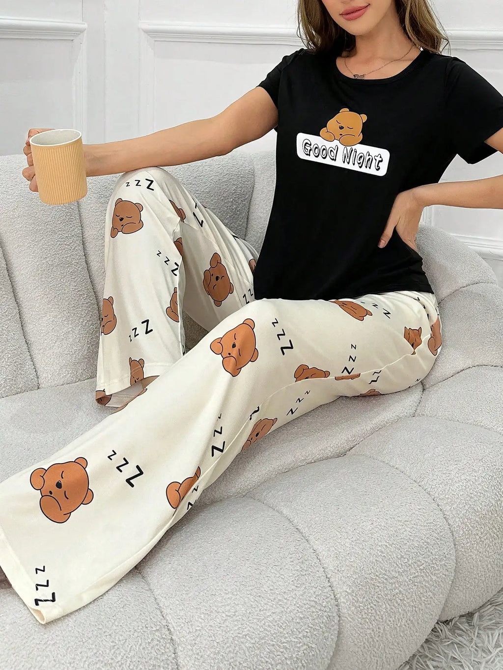 Pijama de remera manga corta y pantalón con dibujos