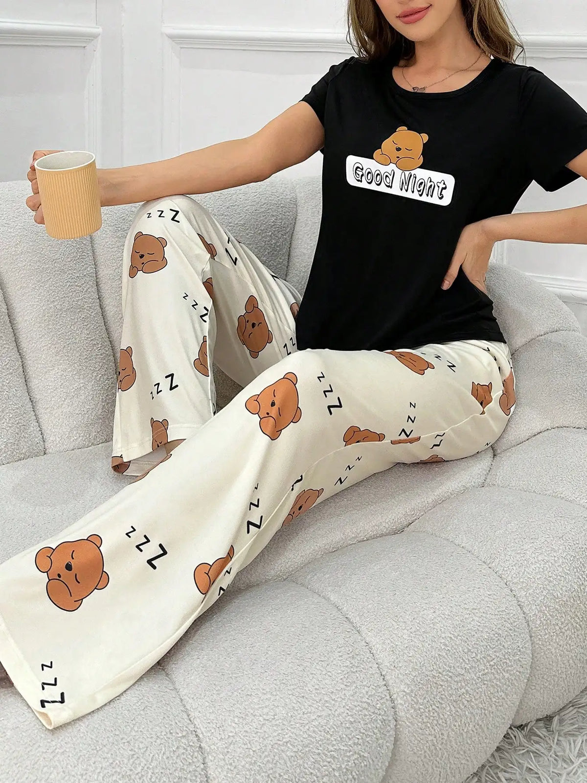 Pijama de remera manga corta y pantalón con dibujos