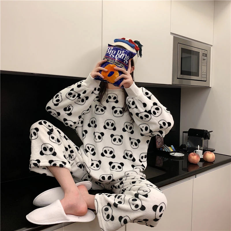 Pijama de polar para mujer con cuello redondo y variantes estampadas