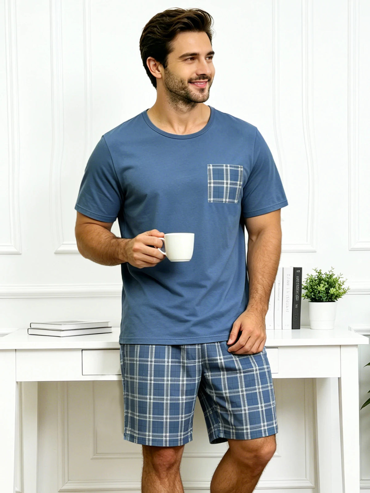 Pijama de remera y short a cuadros para hombre