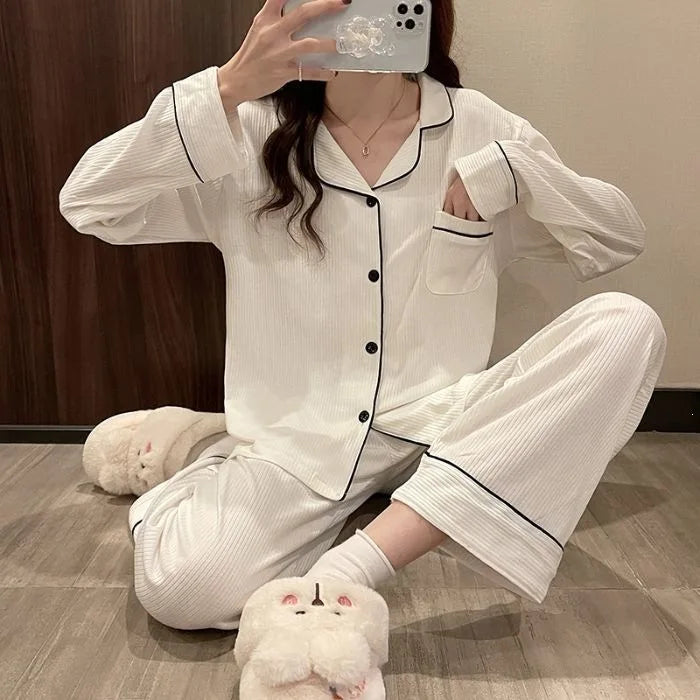 Pijama liso para mujer con solapas y pantalón al tobillo