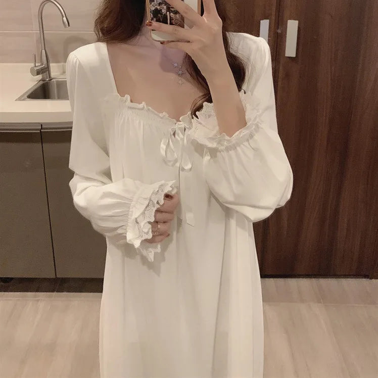 Camisón blanco estilo princesa con encaje