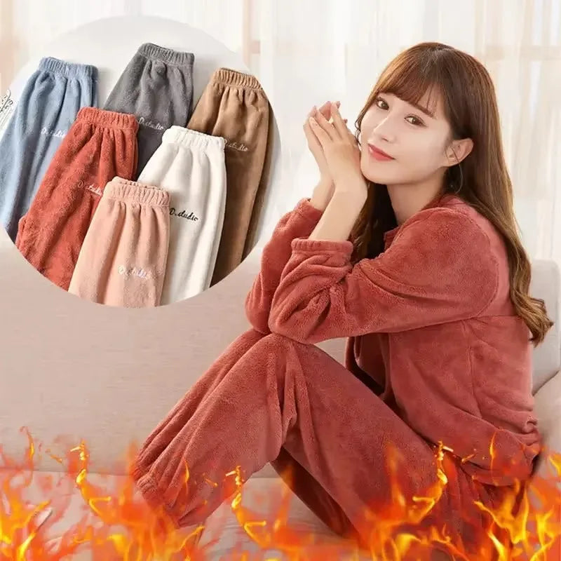 Pijama de polar para mujer con cuello redondo y letras