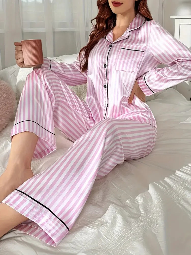 Pijama camisero rosa de satén con pantalón largo