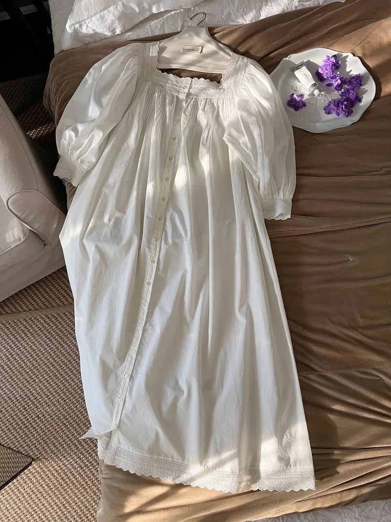 Camisón largo de cuello cuadrado con volados