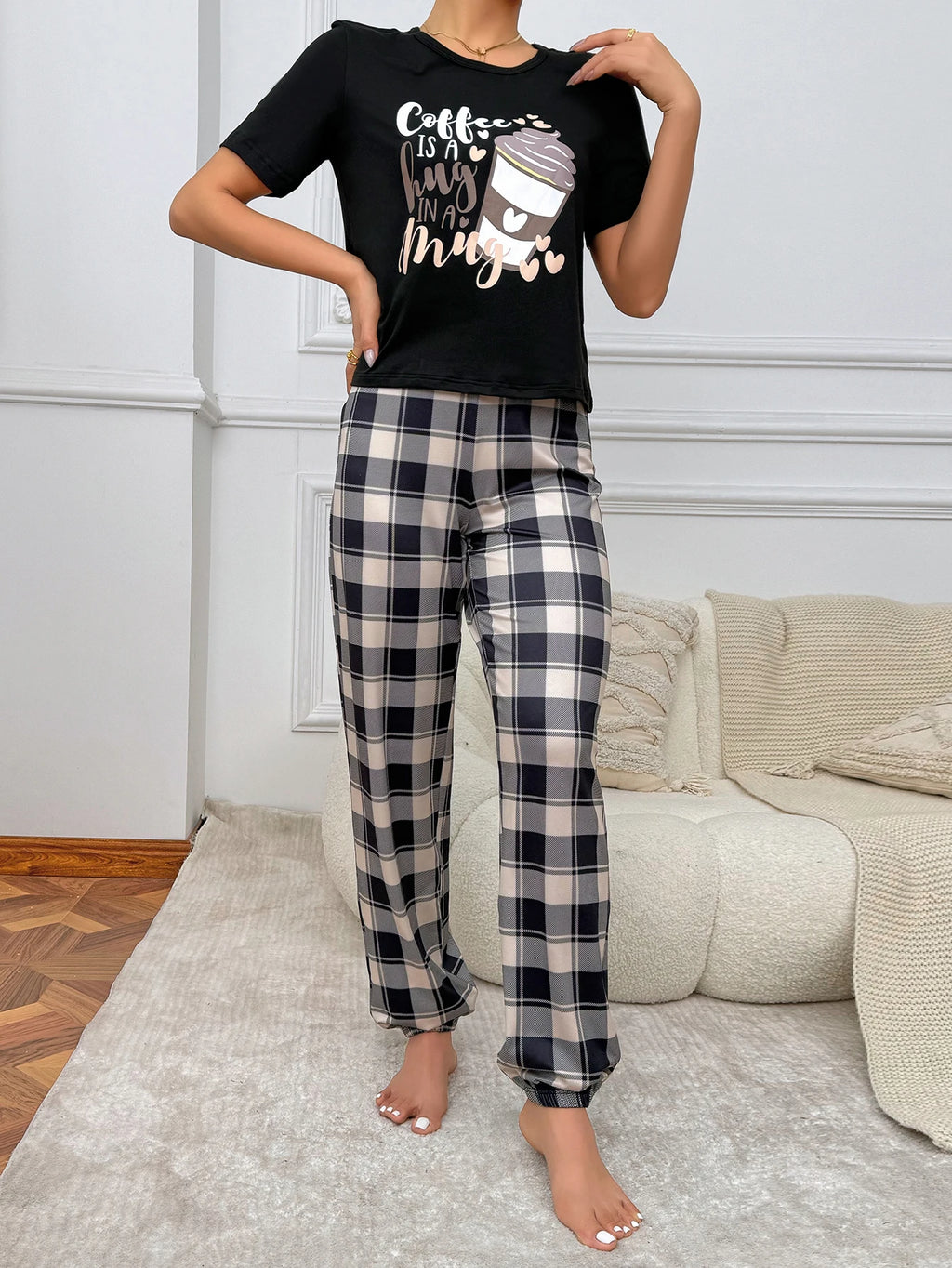 Pijama de tres piezas con remera, short y pantalón largo