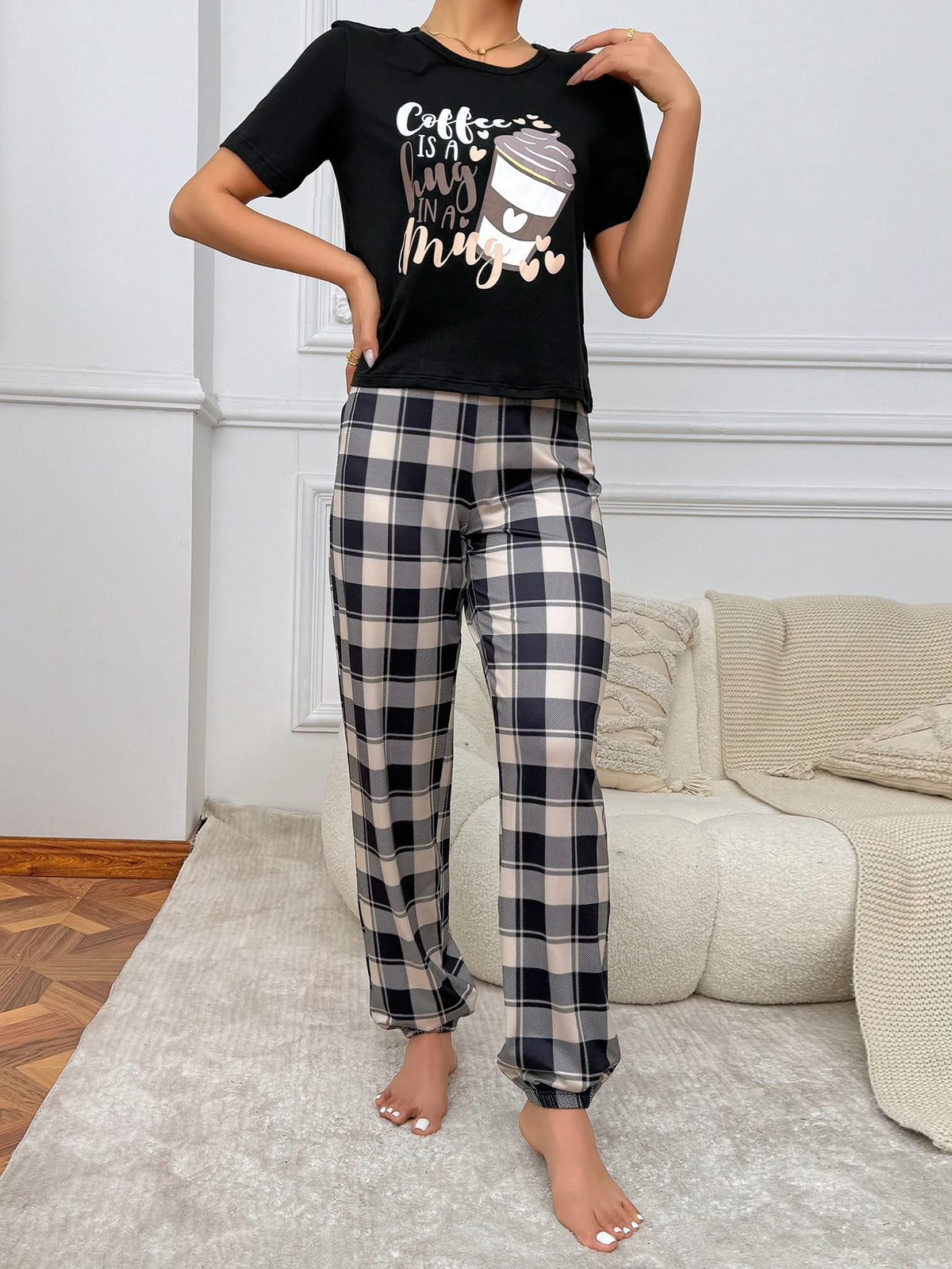 Pijama de tres piezas con remera, short y pantalón largo
