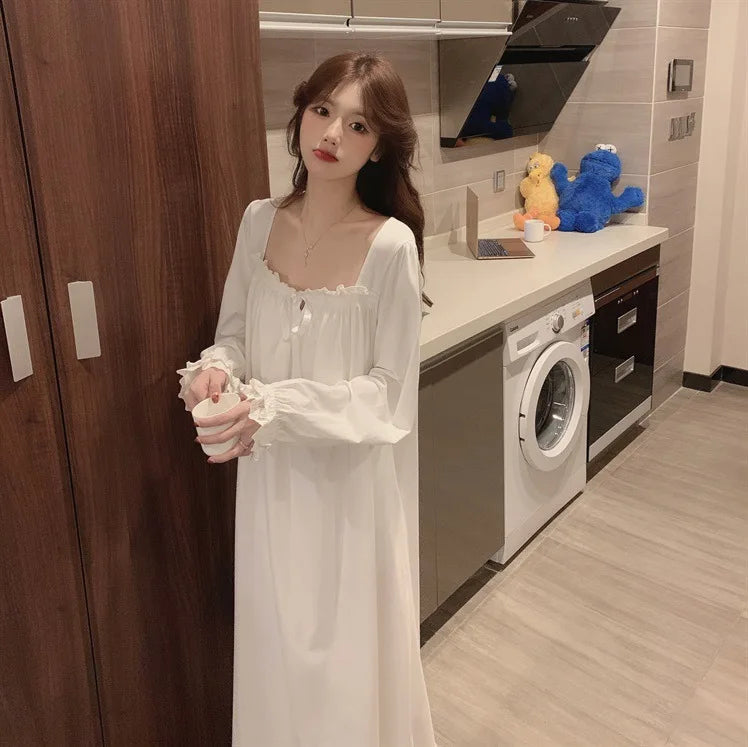 Camisón blanco estilo princesa con encaje