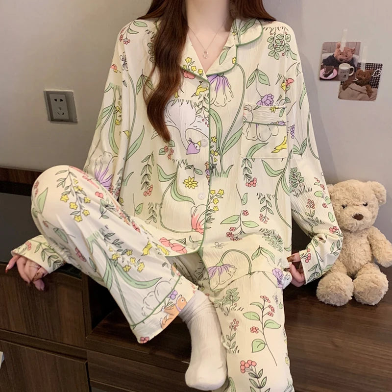 Pijama largo estampado con cuello de solapas