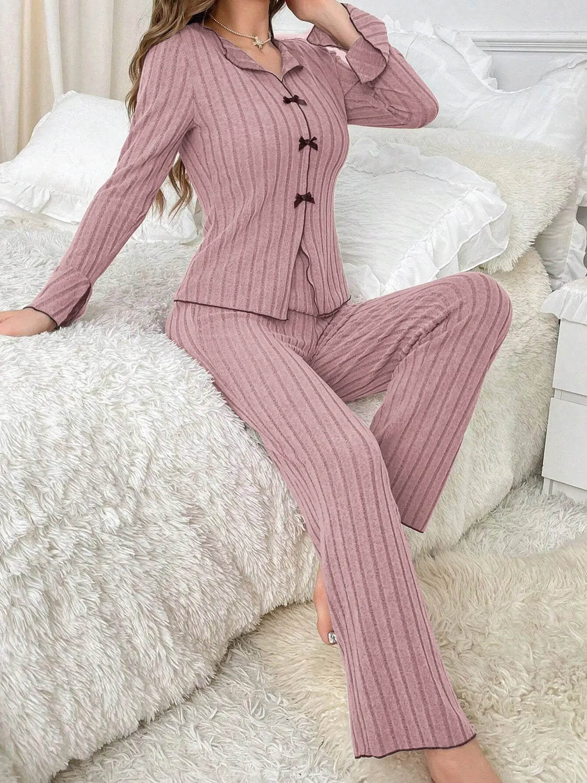 Pijama liso para mujer con detalle de moño y manga larga