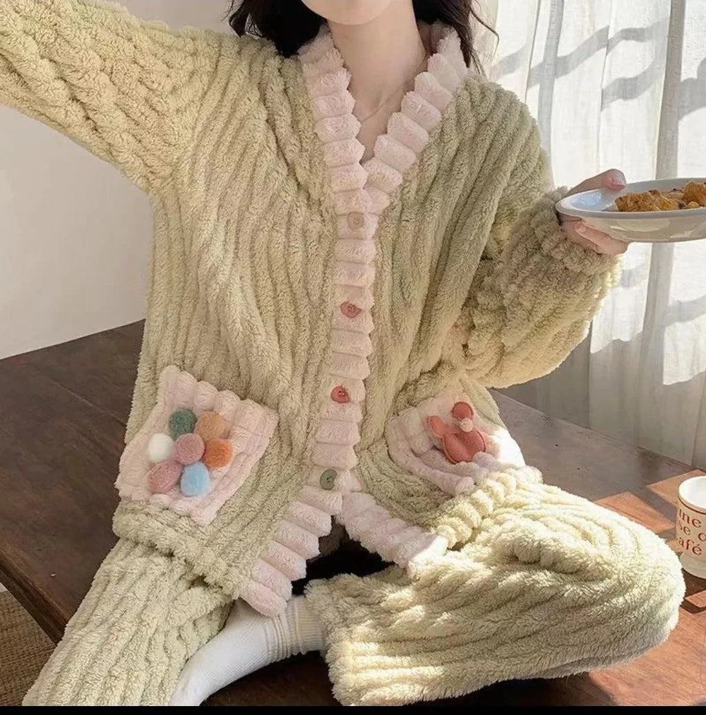 Pijama de franela floral para mujer con escote en V