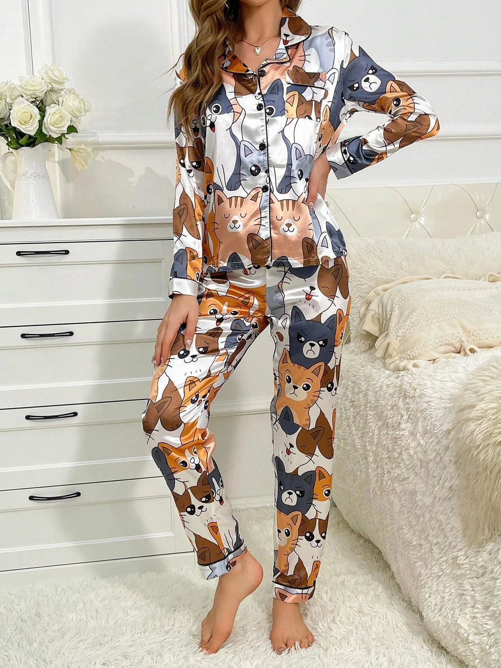Pijama camisero de satén con estampado de gatos