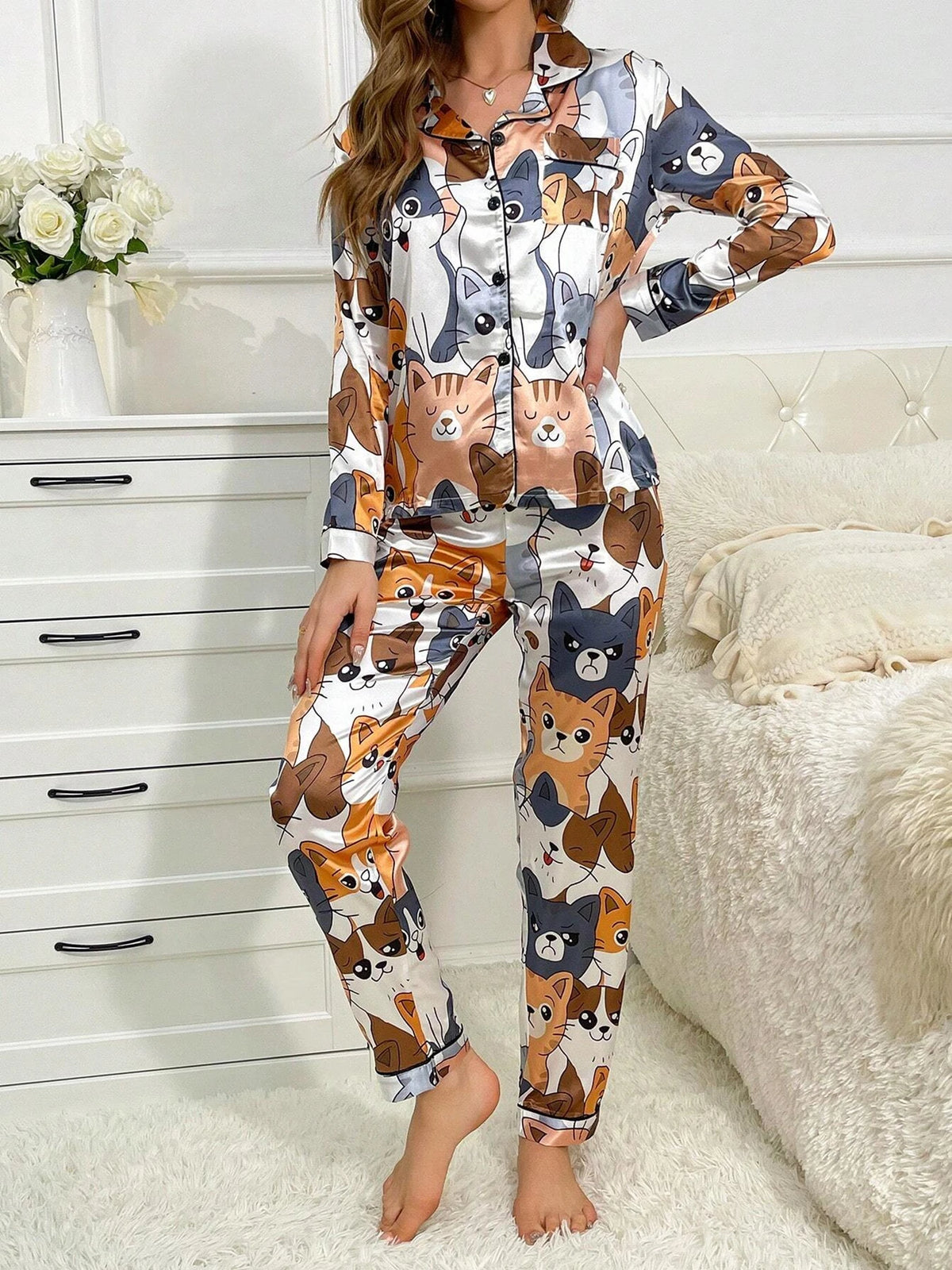 Pijama camisero de satén con estampado de gatos