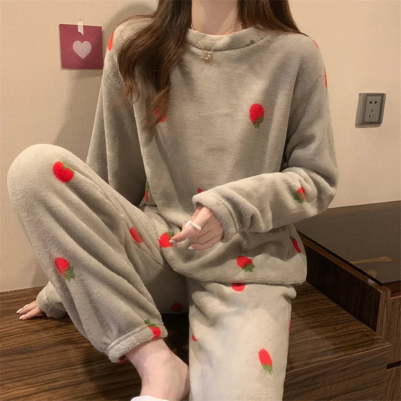 Pijama abrigado para mujer de textura aterciopelada