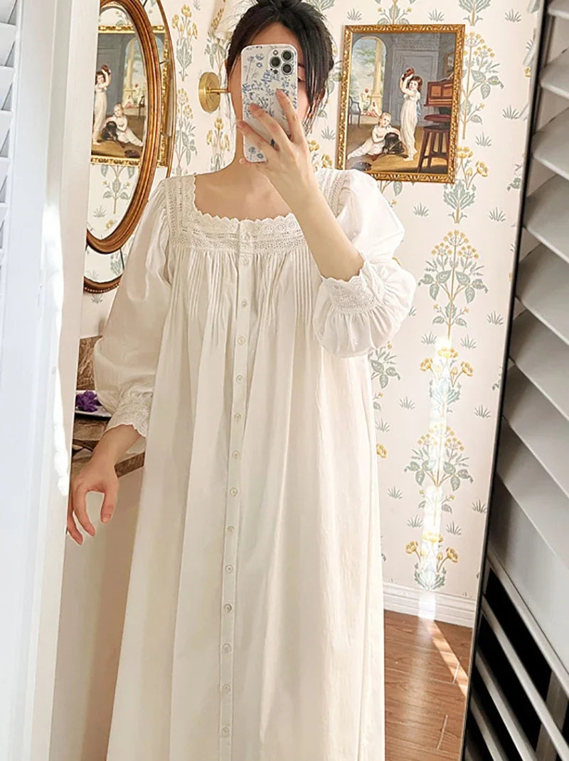 Camisón largo de cuello cuadrado con volados