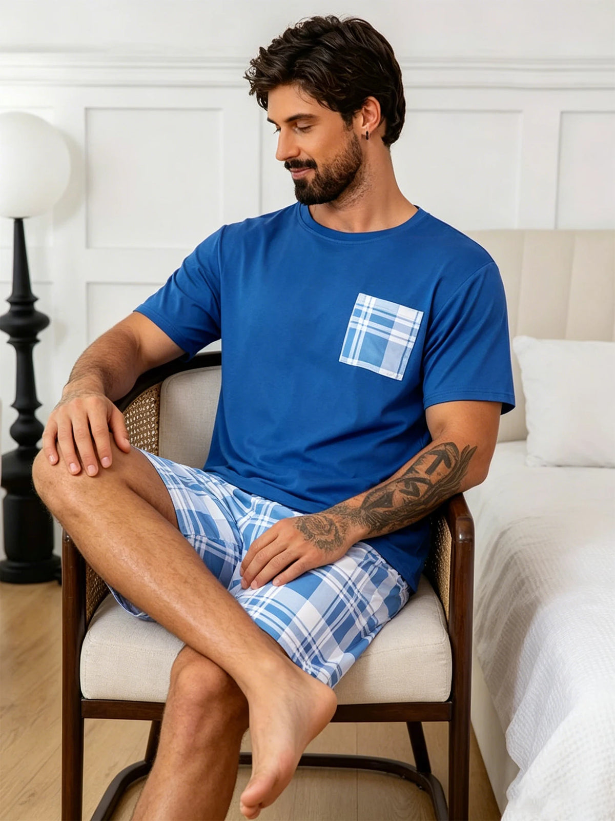 Pijama de remera y short a cuadros para hombre