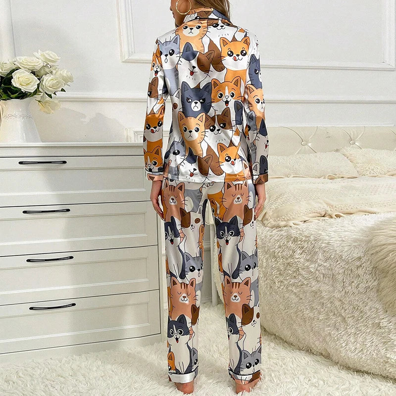 Pijama camisero de satén con estampado de gatos