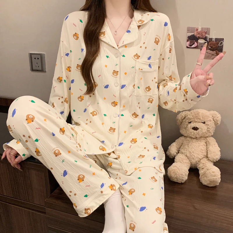 Pijama largo estampado con cuello de solapas